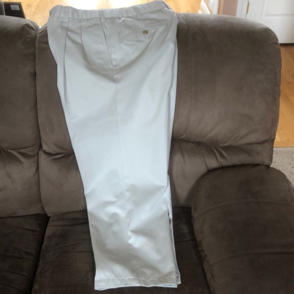 Men’s khaki pants